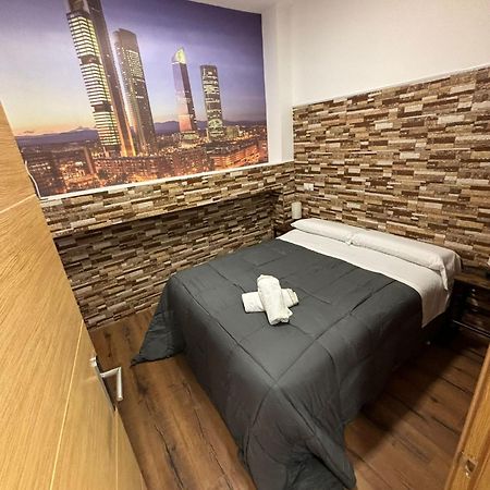 Apartamentos Deluxe Barajas 马德里 外观 照片