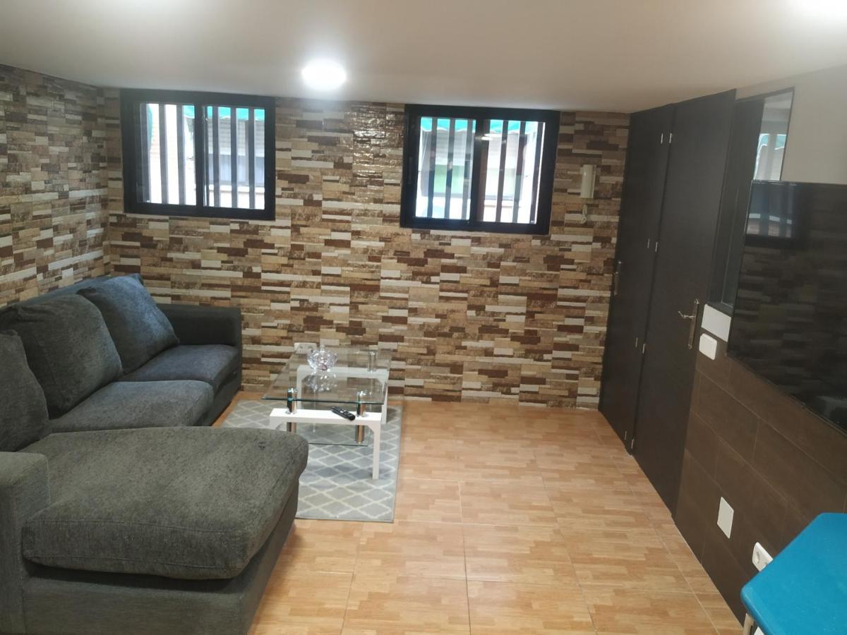 Apartamentos Deluxe Barajas 马德里 外观 照片