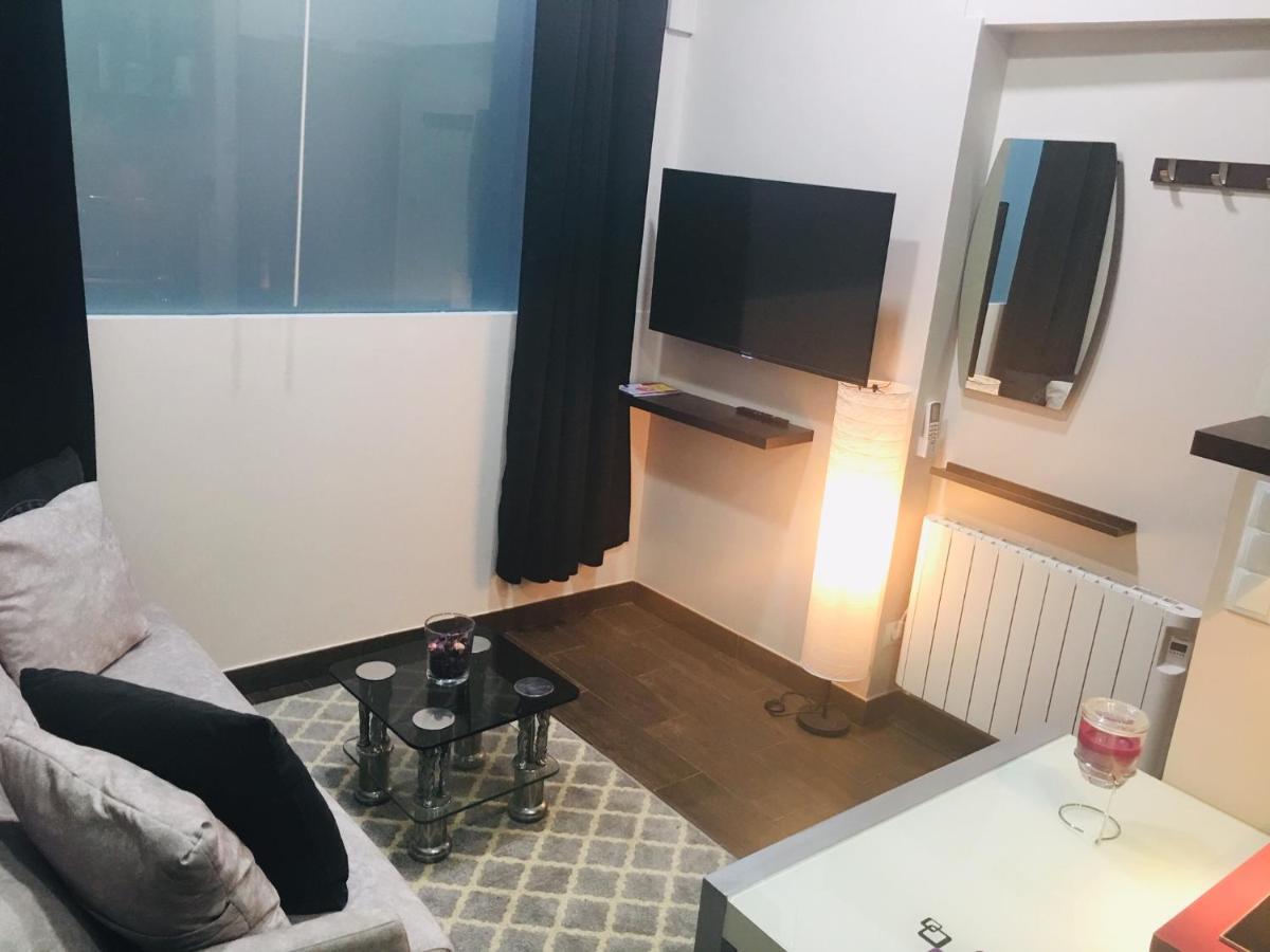 Apartamentos Deluxe Barajas 马德里 外观 照片